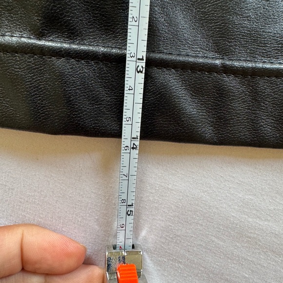 Wilfred Free Aritzia Medium Faux Leather Skirt Black Vegan Size 00 - Picture 6 of 6